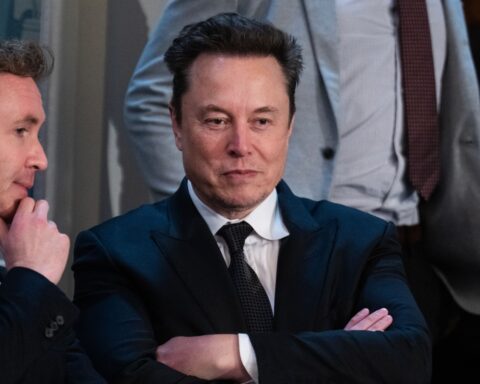 "Je ne crois plus que la liberté et la démocratie soient compatibles" : comment des grands patrons de la tech américaine influencent Donald Trump