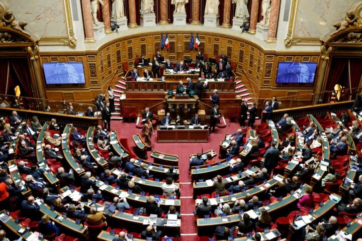 A l'Assemblée nationale, les députés approuvent en commission l'interdiction du mariage avec un étranger en situation irrégulière