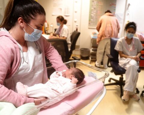 Des syndicats médicaux dénoncent le moratoire sur les fermetures de maternité, déplorant "une proposition de loi purement électoraliste"