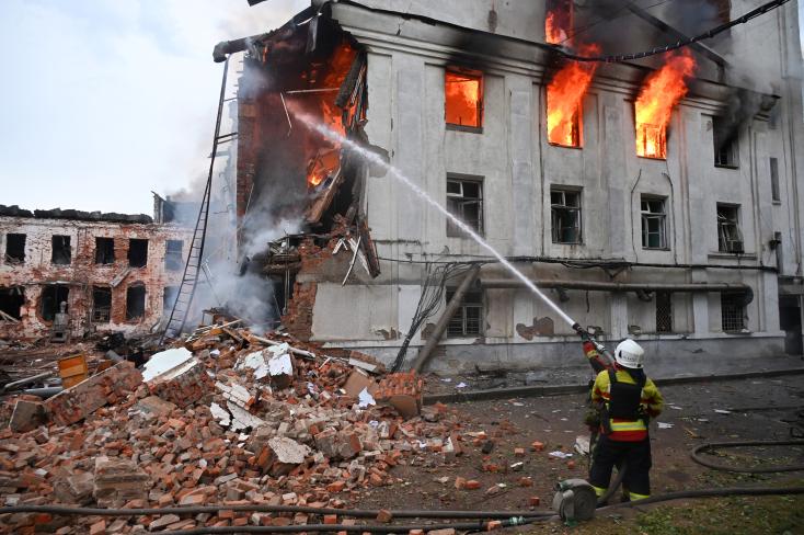 Guerre en Ukraine : des frappes russes font cinq morts et plus de 20 blessés à Kharkiv et Kherson