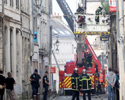 Incendie à Laon : les corps des deux pompiers ont été retrouvés sans vie dans les décombres