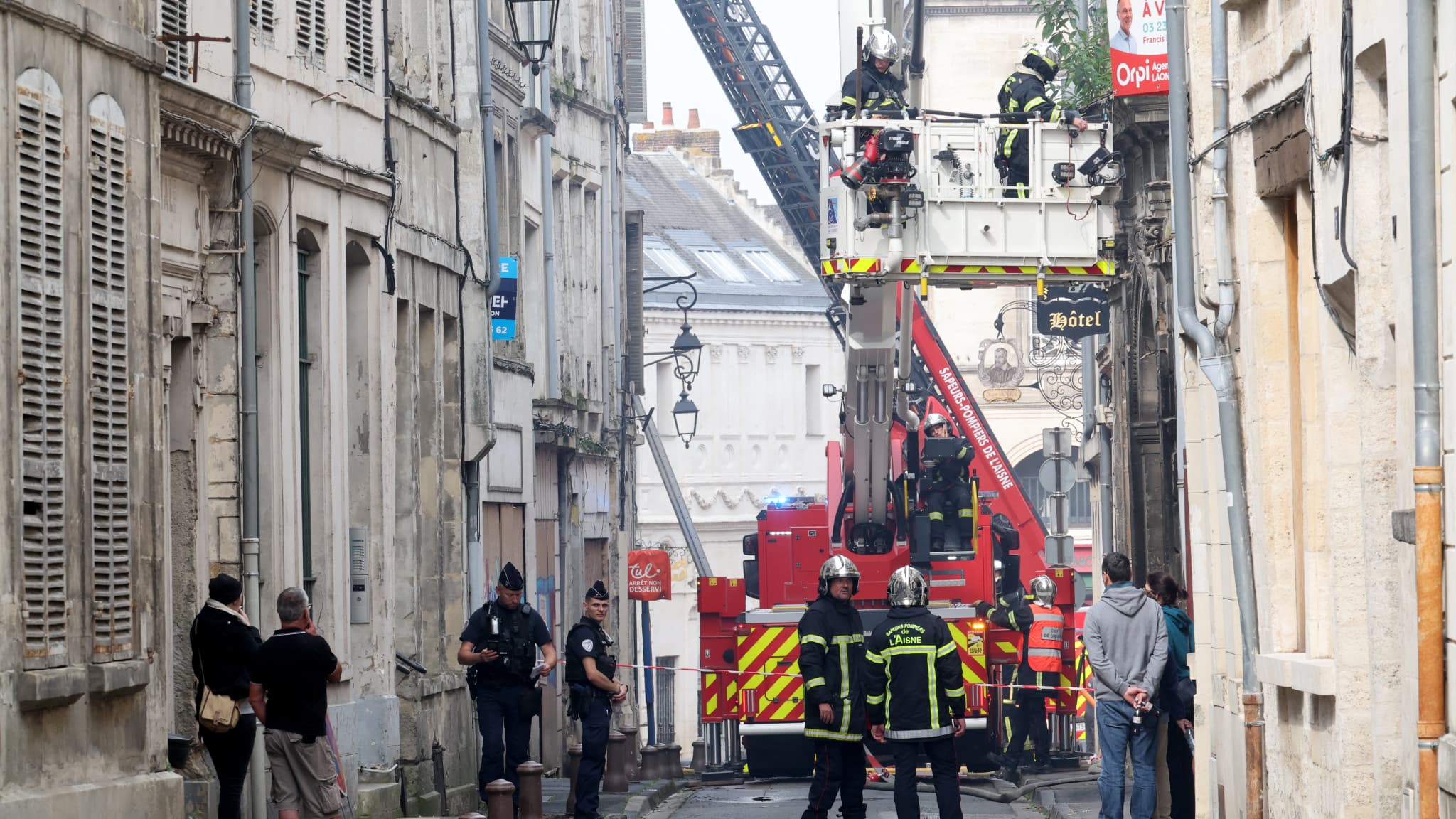 Incendie à Laon : les corps des deux pompiers ont été retrouvés sans vie dans les décombres