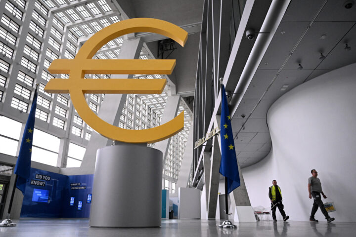 La Banque centrale européenne abaisse une nouvelle fois son principal taux directeur de 0,25 point, à 2%