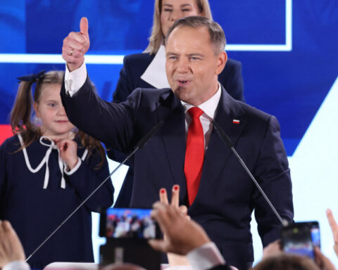 Le candidat nationaliste Karol Nawrocki remporte l'élection présidentielle en Pologne