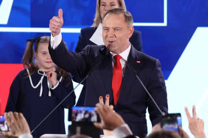 Le candidat nationaliste Karol Nawrocki remporte l'élection présidentielle en Pologne