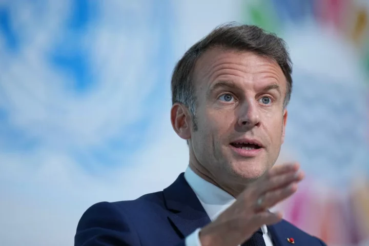 Meurtre d'une surveillante par un collégien : les réseaux sociaux encouragent-ils la violence chez les jeunes, comme le laisse entendre Emmanuel Macron ?