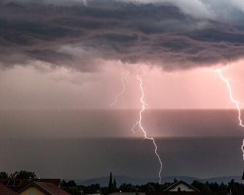 Orages : 11 départements placés en vigilance orange samedi après-midi