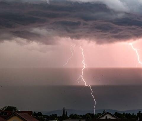 Orages : 11 départements placés en vigilance orange samedi après-midi