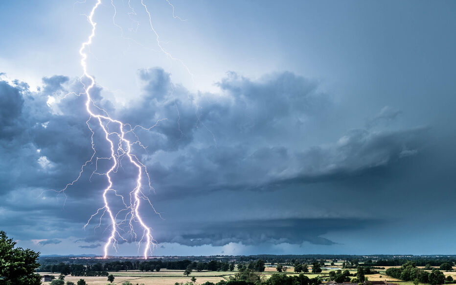 Orages : dix-sept départements du Nord-Ouest et du Sud-Ouest placés en vigilance orange