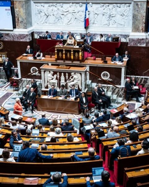 Retraites : les députés votent une résolution symbolique réclamant l'abrogation de la réforme