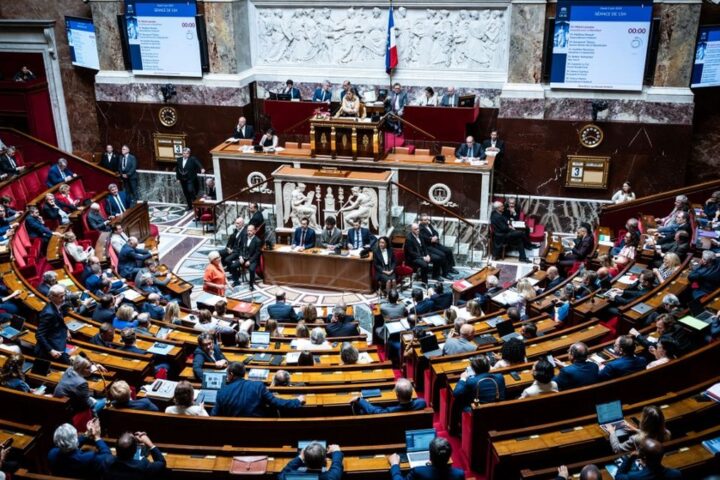 Retraites : les députés votent une résolution symbolique réclamant l'abrogation de la réforme