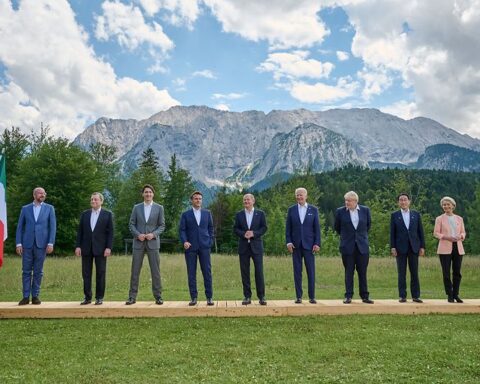 Sanctions renforcées : l’Occident resserre l’étau économique autour de la Russie