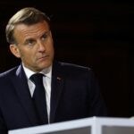 Surveillante de collège tuée en Haute-Marne : "Un jeune de quinze ans ne pourra plus acheter un couteau sur internet", martèle Emmanuel Macron