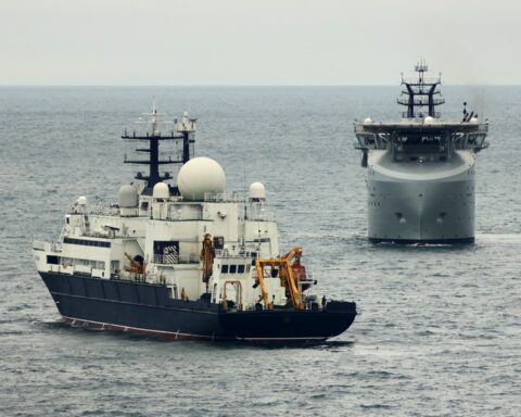 Un navire militaire russe escorte pour la première fois des pétroliers sanctionnés dans la Manche