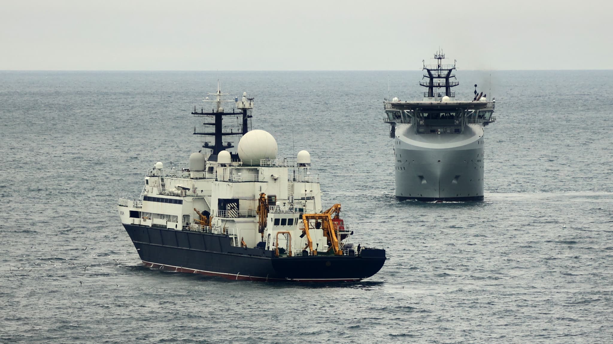 Un navire militaire russe escorte pour la première fois des pétroliers sanctionnés dans la Manche
