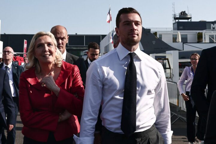 À Bourget, Bardella et Le Pen affichent leur complicité