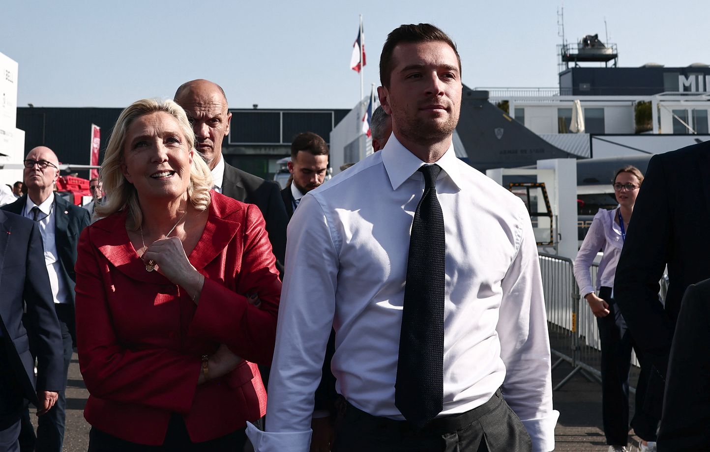 À Bourget, Bardella et Le Pen affichent leur complicité