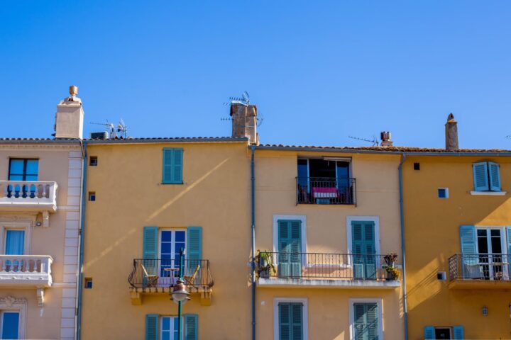 A Lyon, il acquiert une maison à 370 000 euros grâce à ses cryptomonnaies, une première en France.