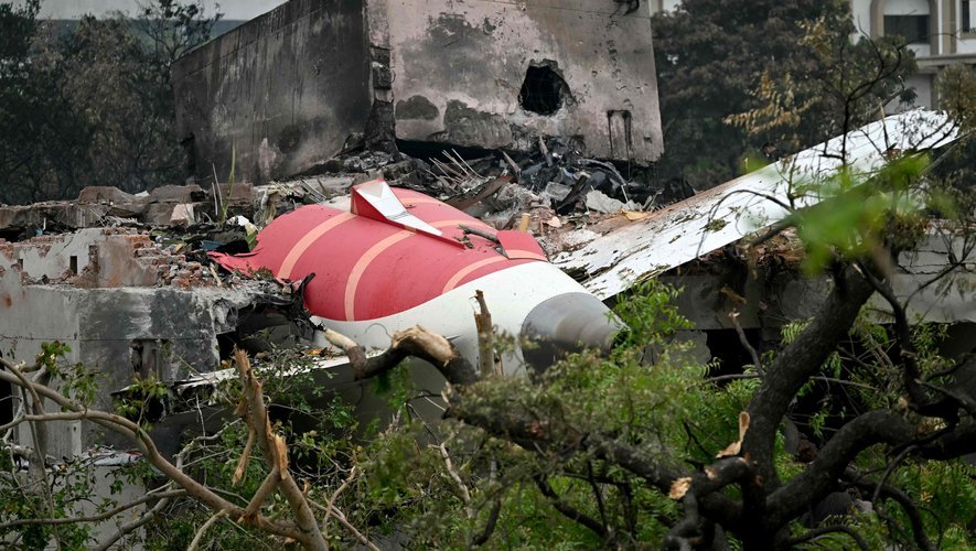 Accident d'un Boeing en Inde : une nouvelle piste privilégiée émerge pour expliquer le crash.