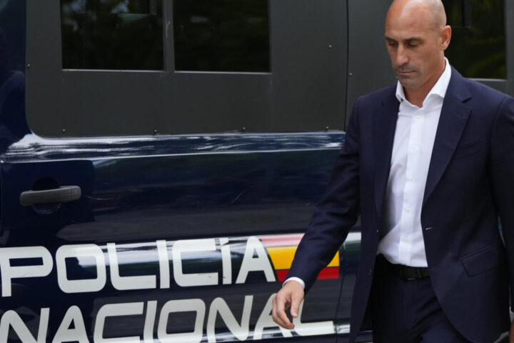 Affaire du baiser forcé : la cour d'appel espagnole valide la condamnation de Luis Rubiales, le Paris FC annonce l'arrivée d'un nouvel attaquant.