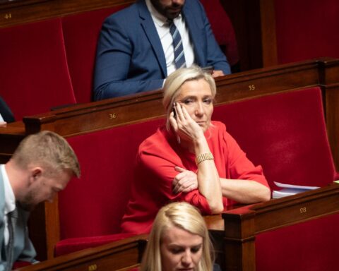 Après le conclave, quelles sont les raisons de la réserve du RN concernant la censure de Bayrou ?