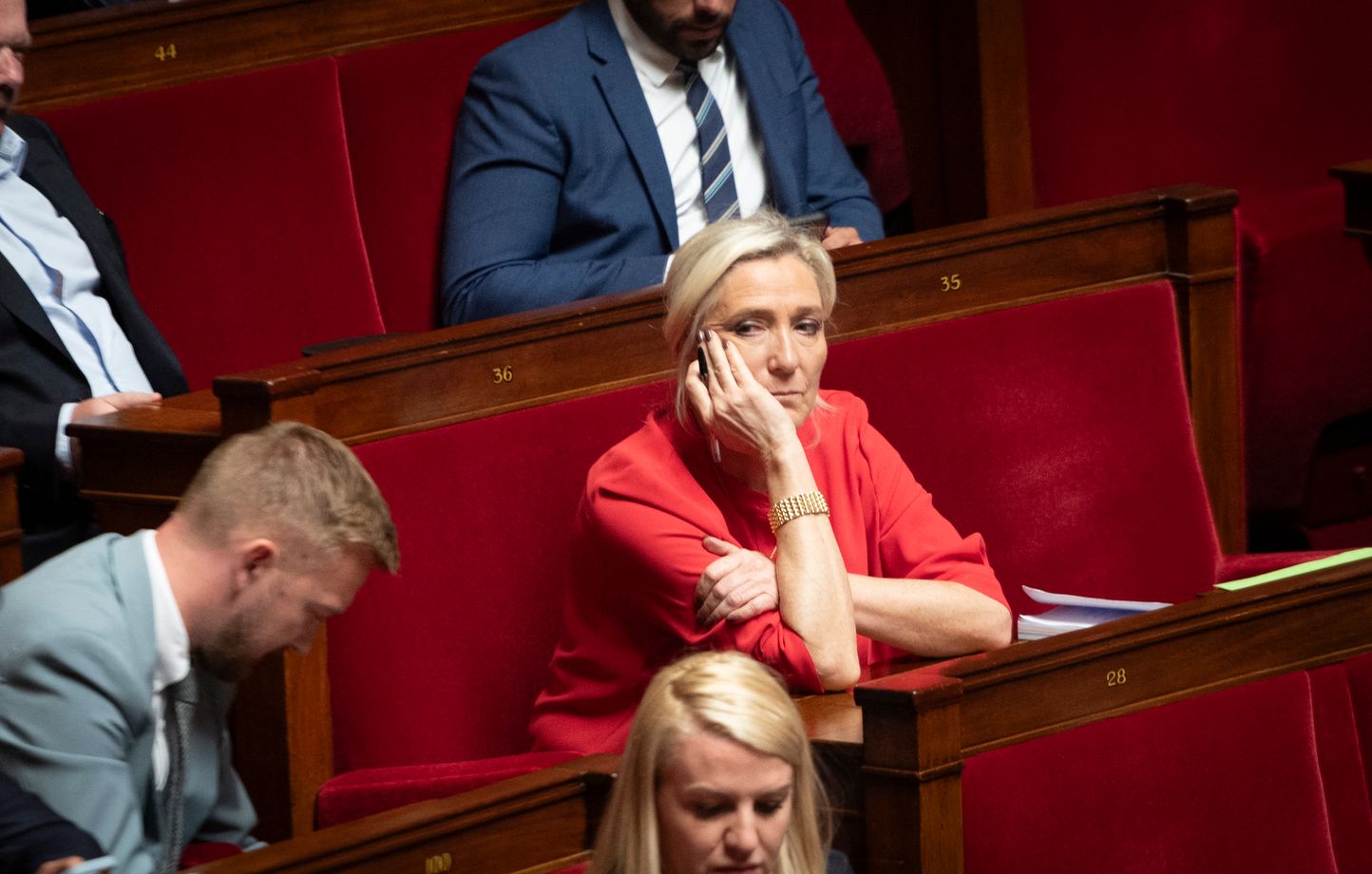 Après le conclave, quelles sont les raisons de la réserve du RN concernant la censure de Bayrou ?