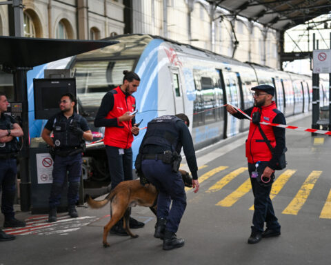 Augmentation des contrôles de police dans les gares et les trains : explications sur les raisons à venir.