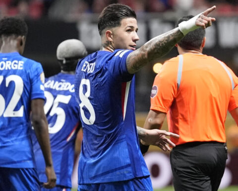Chelsea commence sa Coupe du monde des clubs par une victoire face au Los Angeles FC, tandis que le cyclisme français brille et que le PSG rencontre des difficultés.