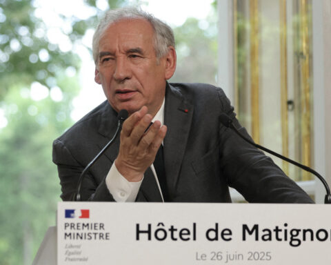 Conclave sur les retraites : François Bayrou dévoile un accord pour abaisser l'âge de départ à la retraite à taux plein.