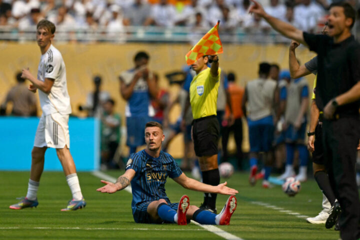 Coupe du monde des clubs : le Real de Xabi Alonso échoue dès sa première rencontre, tandis que Manchester City s'impose et que le Borussia Dortmund commence sa campagne.