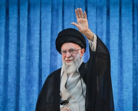 DECRYPTAGE. Guerre Israël-Iran : "L'appareil d'État reste solide" malgré les frappes israéliennes, le régime des mollahs dans une situation précaire.