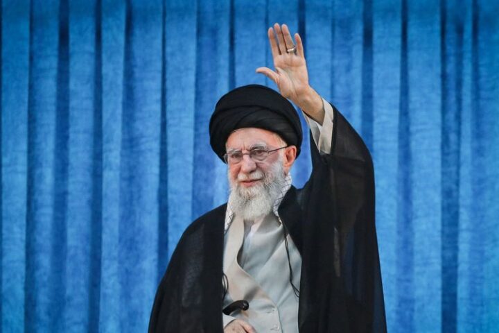 DECRYPTAGE. Guerre Israël-Iran : "L'appareil d'État reste solide" malgré les frappes israéliennes, le régime des mollahs dans une situation précaire.