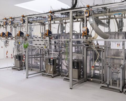 Des projets d'usines de recyclage de batteries se multiplient à travers le Pas-de-Calais, Lyon et Val-d’Oise.