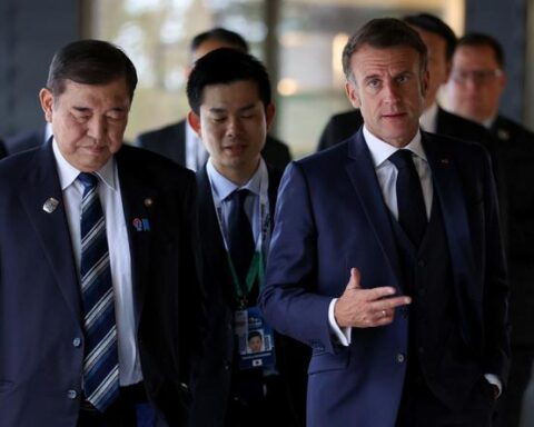 Emmanuel Macron annonce que le sommet du G7 se tiendra à Évian en 2026.