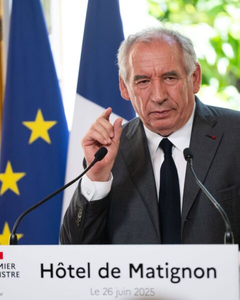François Bayrou dément avoir organisé des « longs apéros » à Matignon.
