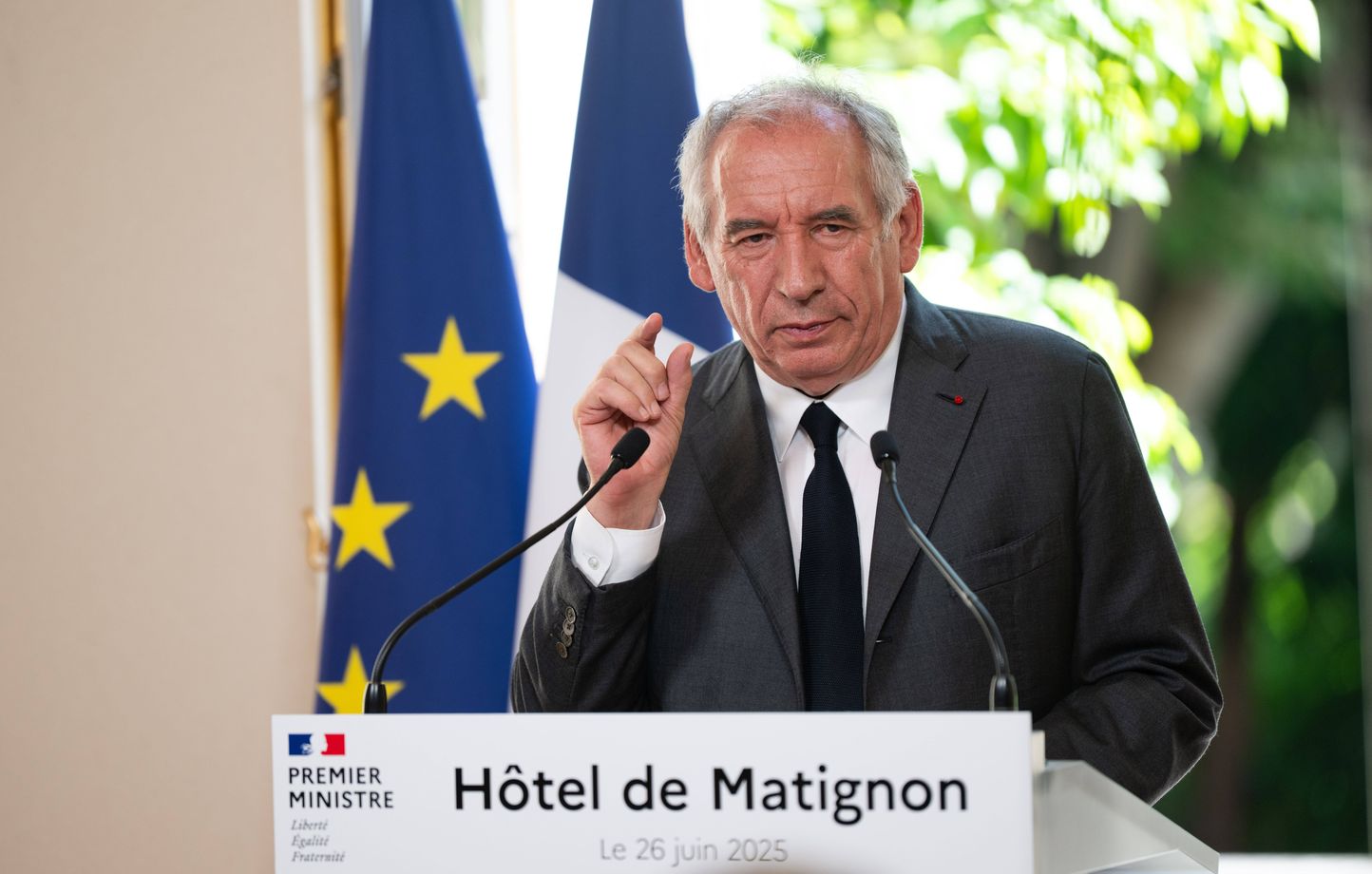 François Bayrou dément avoir organisé des « longs apéros » à Matignon.