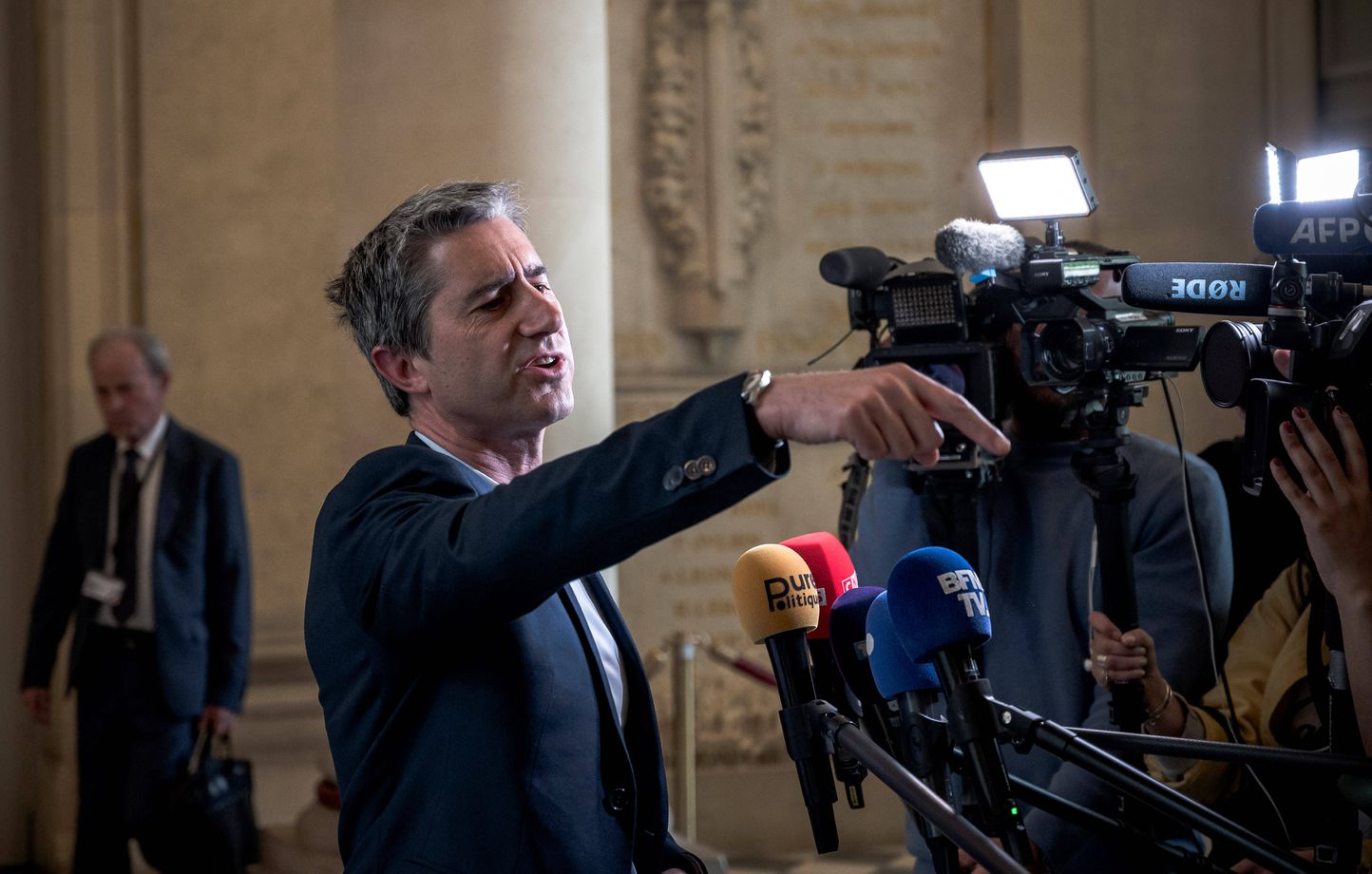 François Ruffin inaugure son mouvement « Debout » pour soutenir les personnes modestes et mal à l'aise.