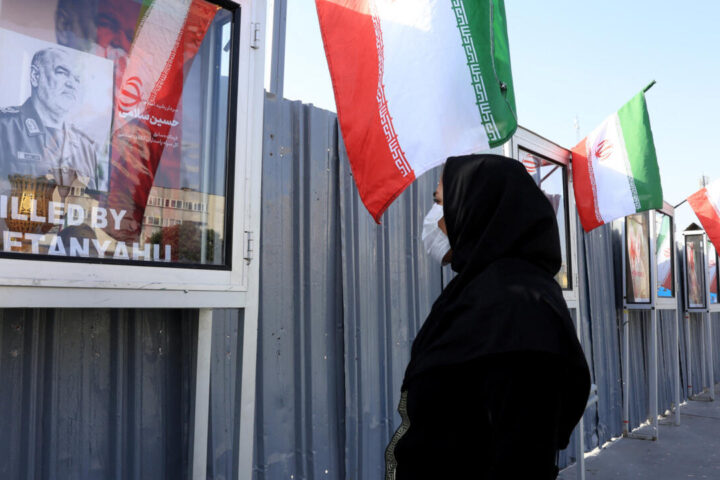 Iran : alors que le conflit avec Israël s'intensifie, la répression se renforce sous prétexte de "lutte contre l'espionnage" selon les révélations des images satellites.
