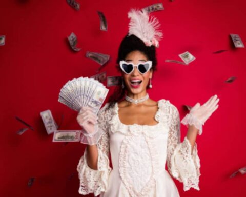 La France parmi les trois premiers pays avec le plus de millionnaires : vrai ou faux ? L'impôt sur la fortune incite-t-il les riches à partir ?