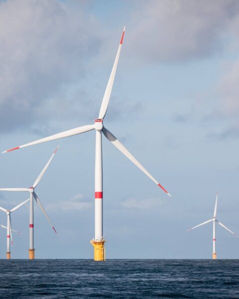 Lancement du premier parc éolien flottant dans le département des Bouches-du-Rhône.
