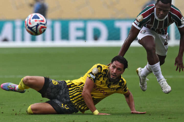 Le Borussia Dortmund entame sa Coupe du monde des clubs avec un match nul contre Fluminense suite au décès de Bernard Lacombe, légende du football.