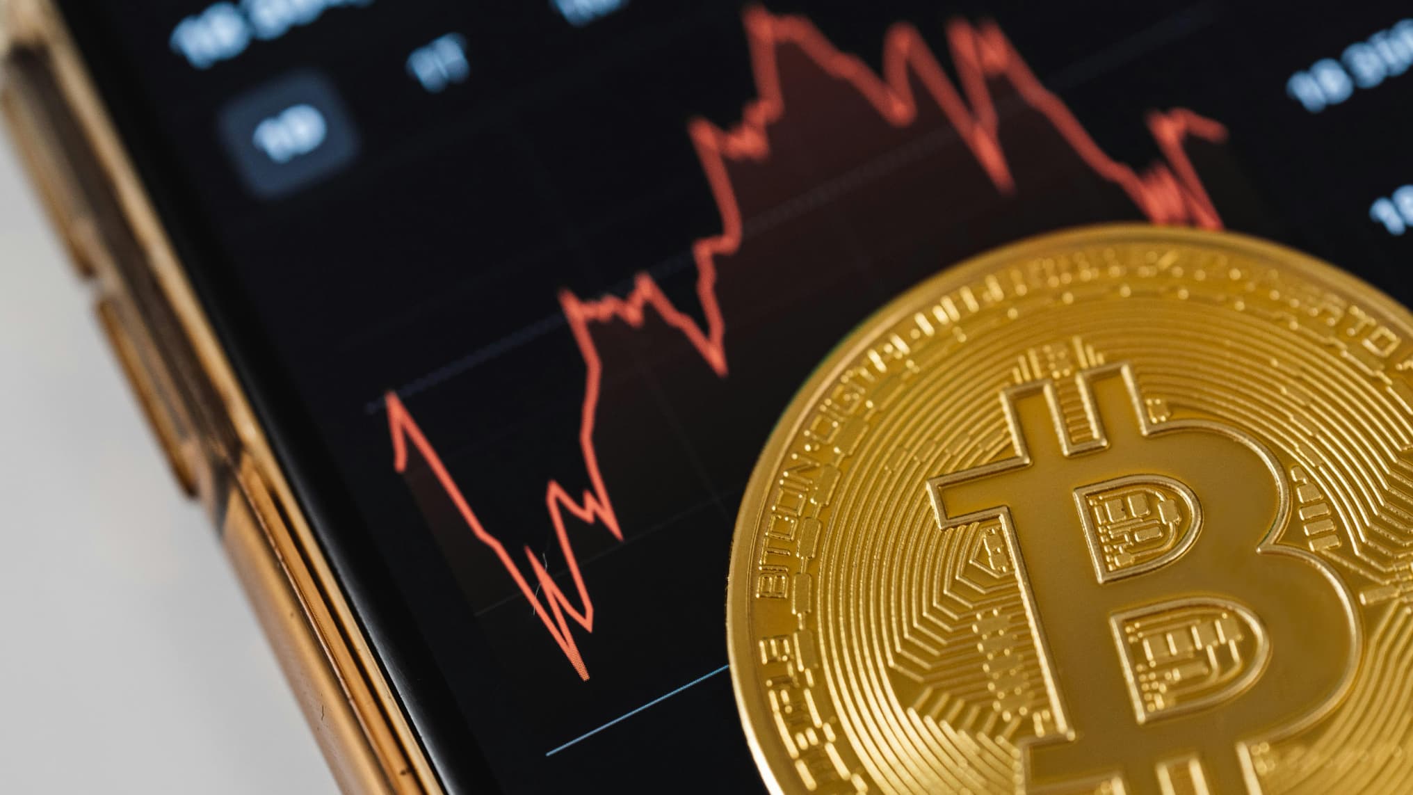 Les frappes américaines contre l'Iran font chuter temporairement le bitcoin en dessous de 100.000 dollars.