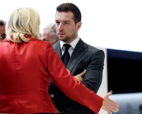 Marine Le Pen a exhorté Jordan Bardella à se préparer pour l'élection de 2027.