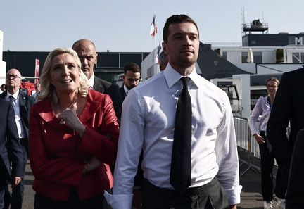 Marine Le Pen, risquant l'inéligibilité pour l'élection présidentielle de 2027, a "invité" Jordan Bardella à "se préparer".