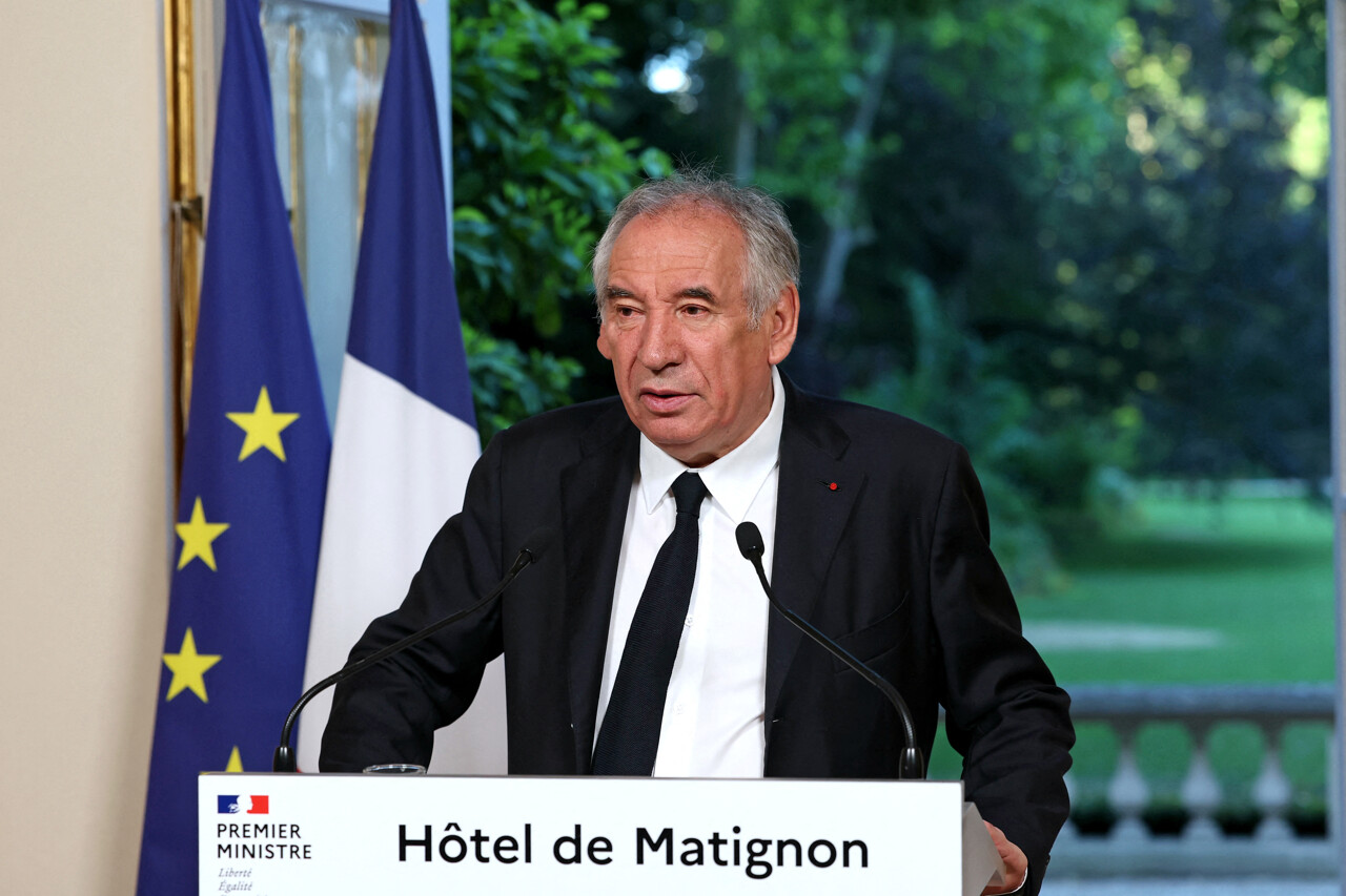 Réforme des retraites : les députés du PS annoncent le dépôt d'une motion de censure à l'encontre de François Bayrou.