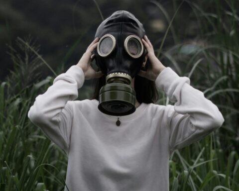 Survivre à une guerre nucléaire : les recommandations d'un guide britannique de 1980 révèlent des pistes possibles.