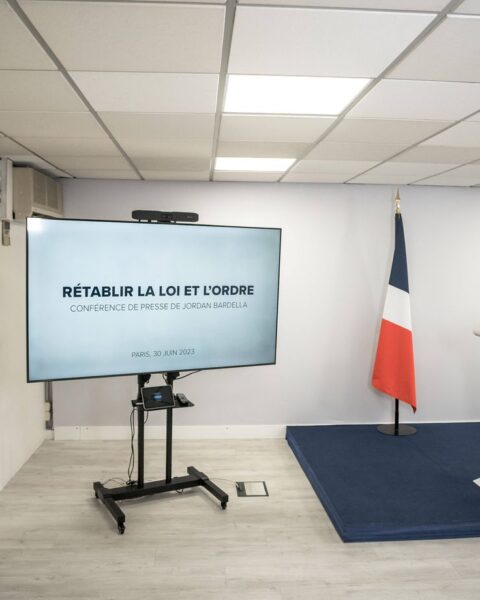 Un employé du Rassemblement national tente de mettre fin à ses jours au siège du parti.