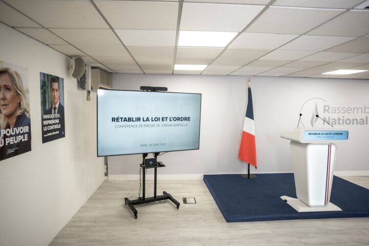 Un employé du Rassemblement national tente de mettre fin à ses jours au siège du parti.