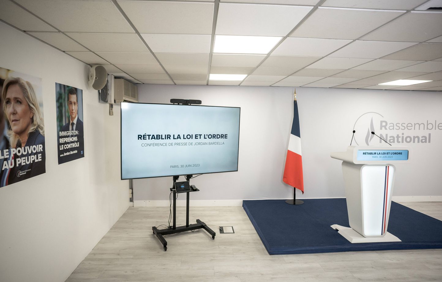 Un employé du Rassemblement national tente de mettre fin à ses jours au siège du parti.
