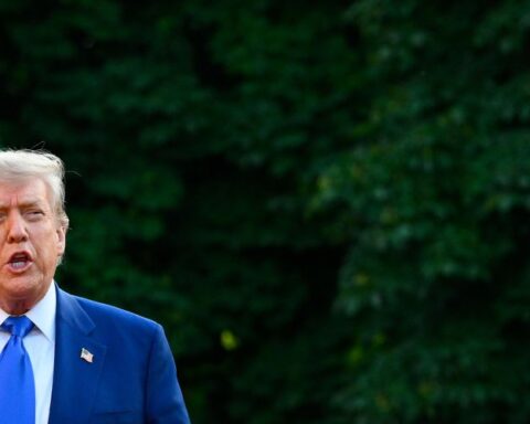 VIDÉO. Donald Trump déclare "Je n’ai pas besoin d’aide" en remettant en question Vladimir Poutine à propos de l'Iran.